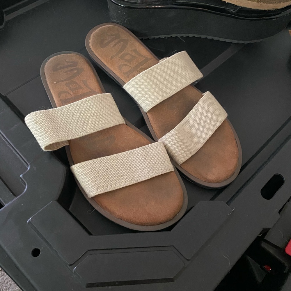Elastic slip on sandals
